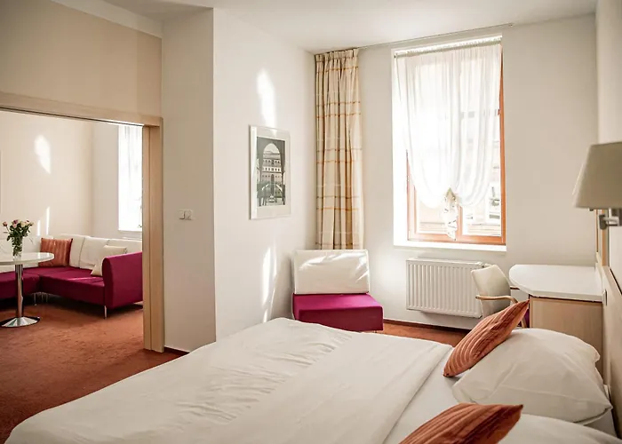 Iberia Hotel Opawa